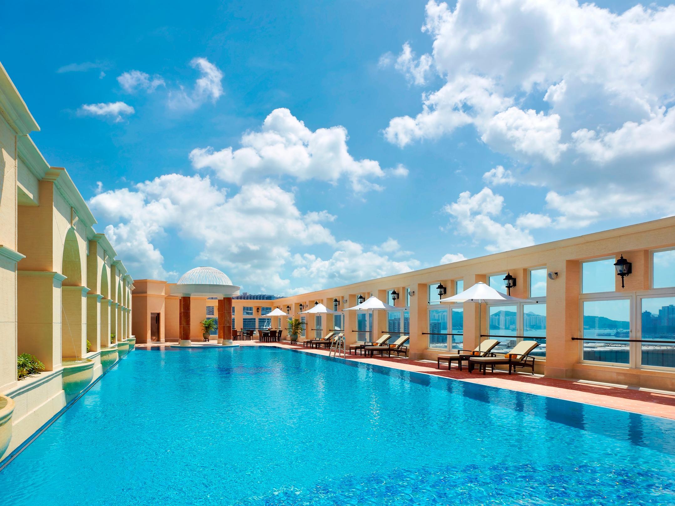 فندق ذه رويال غاردن هونغ كونغ المظهر الخارجي الصورة The swimming pool at the hotel