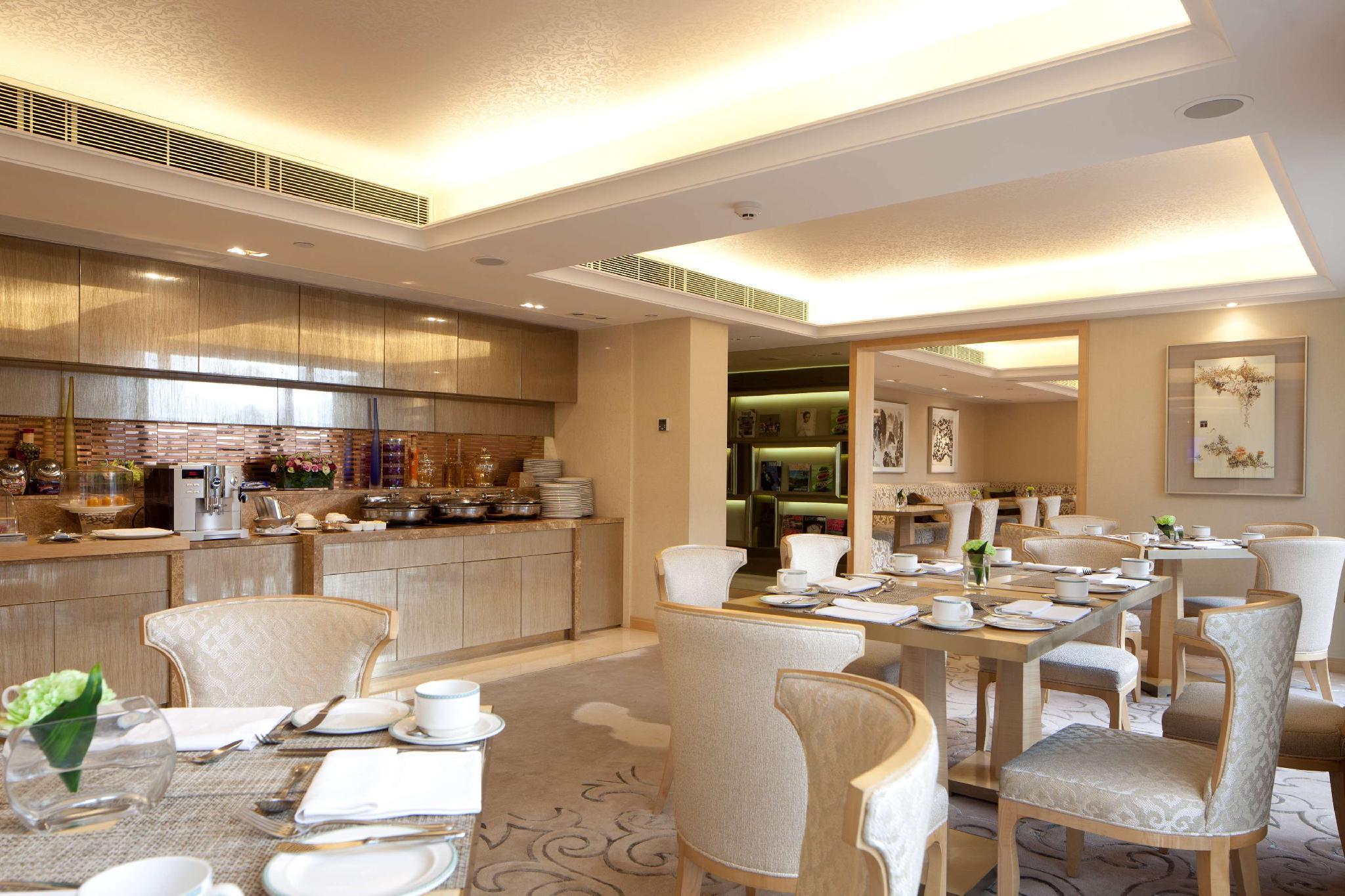 فندق ذه رويال غاردن هونغ كونغ المطعم الصورة The Club Lounge at the Ritz-Carlton, Dubai