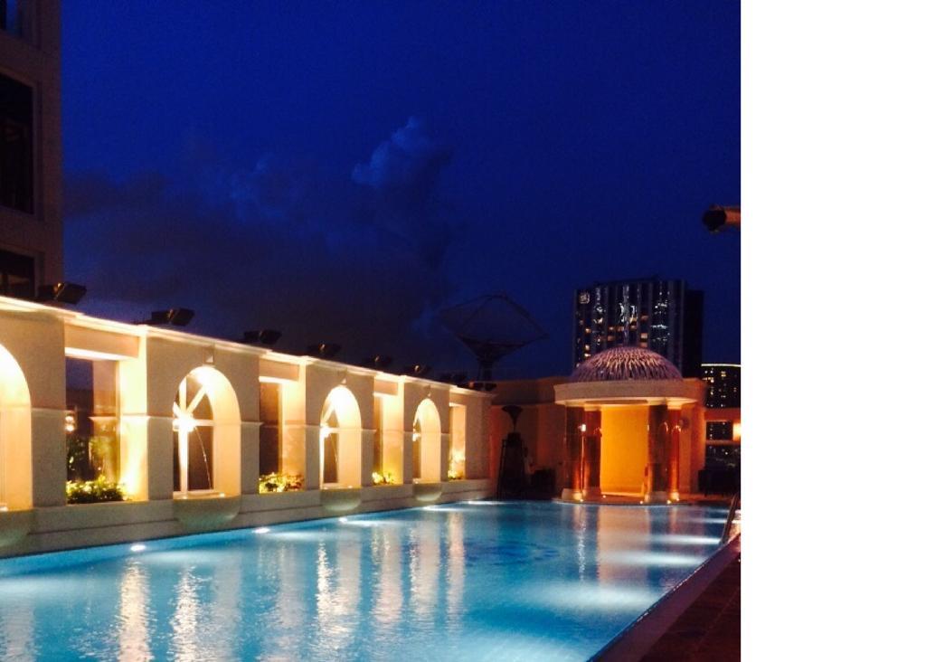 فندق ذه رويال غاردن هونغ كونغ المظهر الخارجي الصورة The pool at the hotel