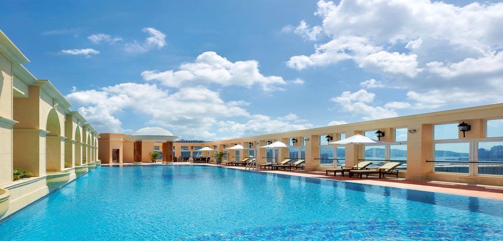 فندق ذه رويال غاردن هونغ كونغ المظهر الخارجي الصورة The pool at the hotel