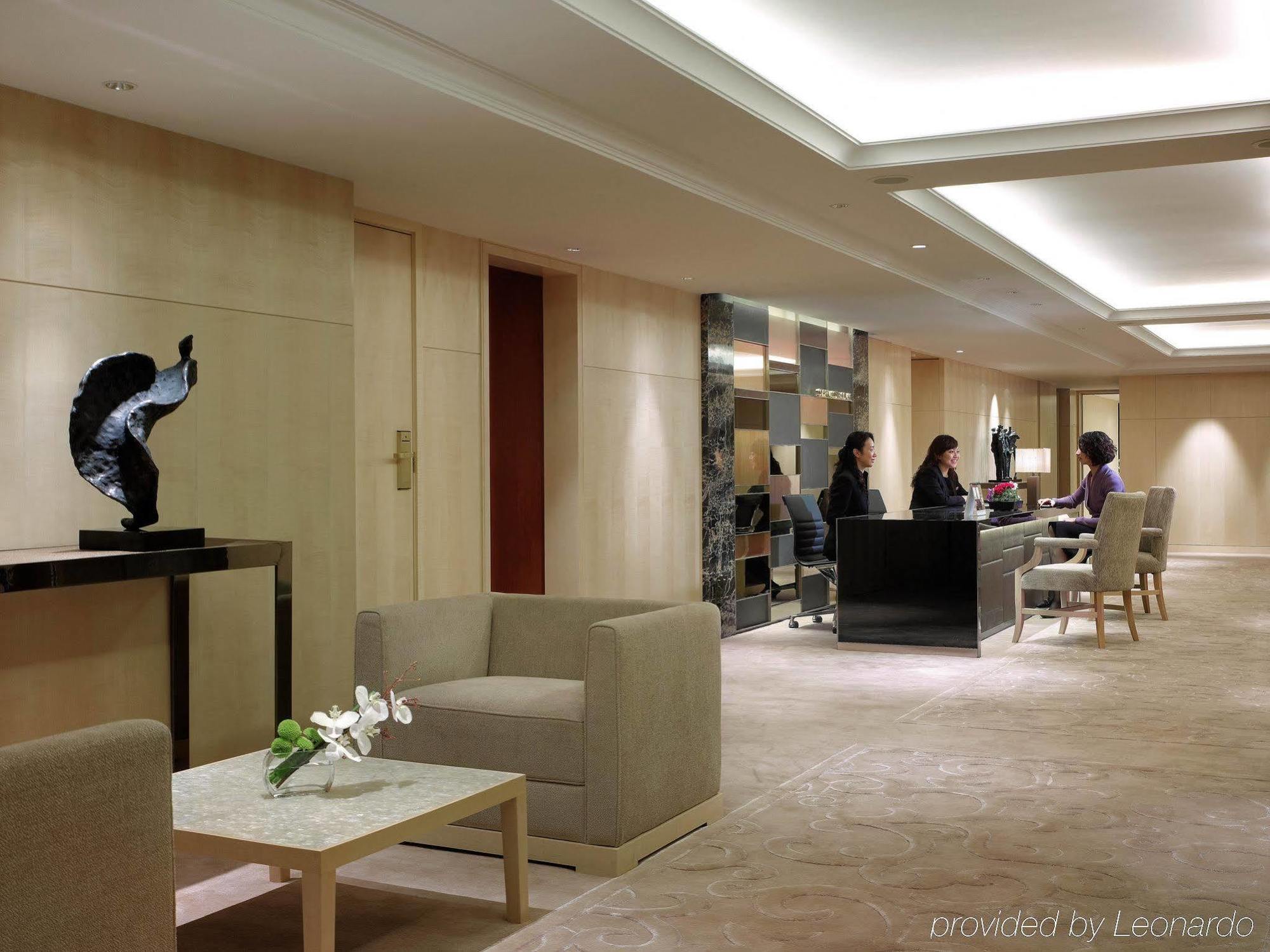 فندق ذه رويال غاردن هونغ كونغ المظهر الداخلي الصورة The Concierge Lounge at the Hong Kong International Airport