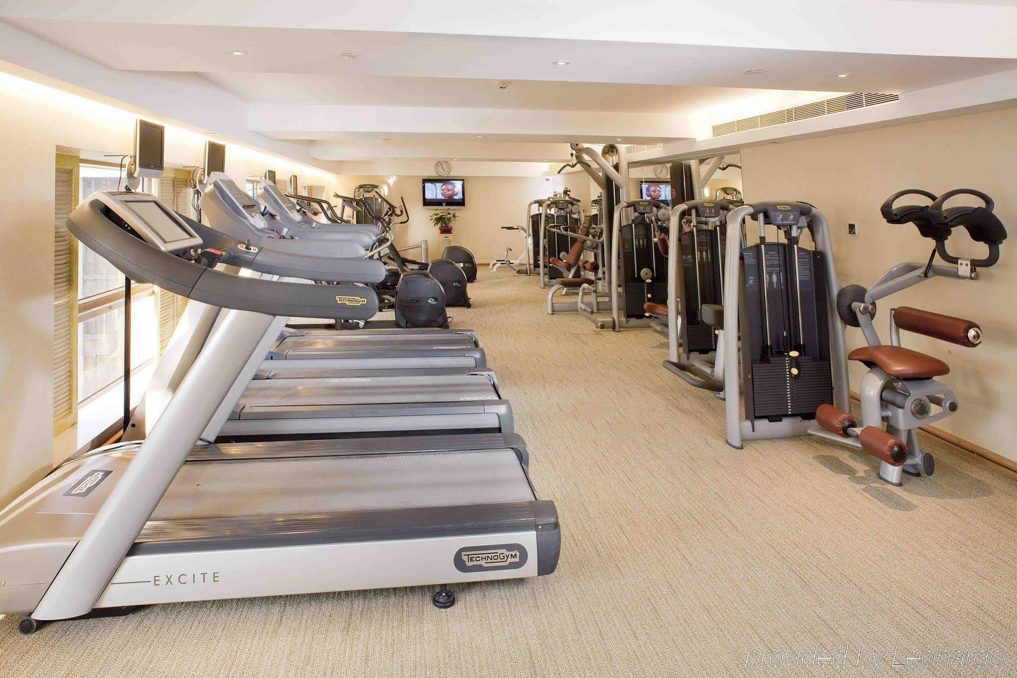 فندق ذه رويال غاردن هونغ كونغ المرافق الصورة The gym at the hotel