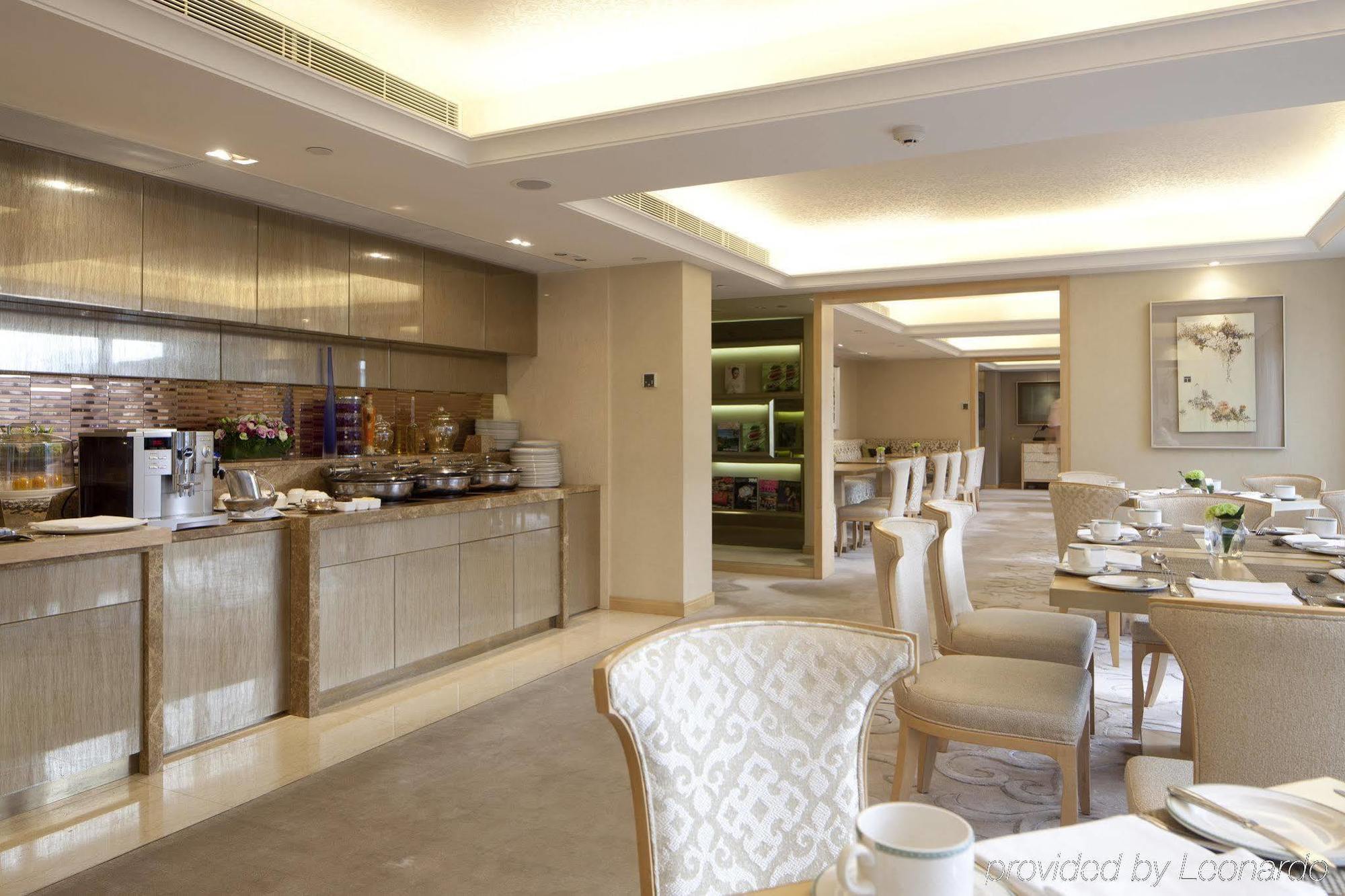 فندق ذه رويال غاردن هونغ كونغ المطعم الصورة The Club Lounge at the Ritz-Carlton, Dubai